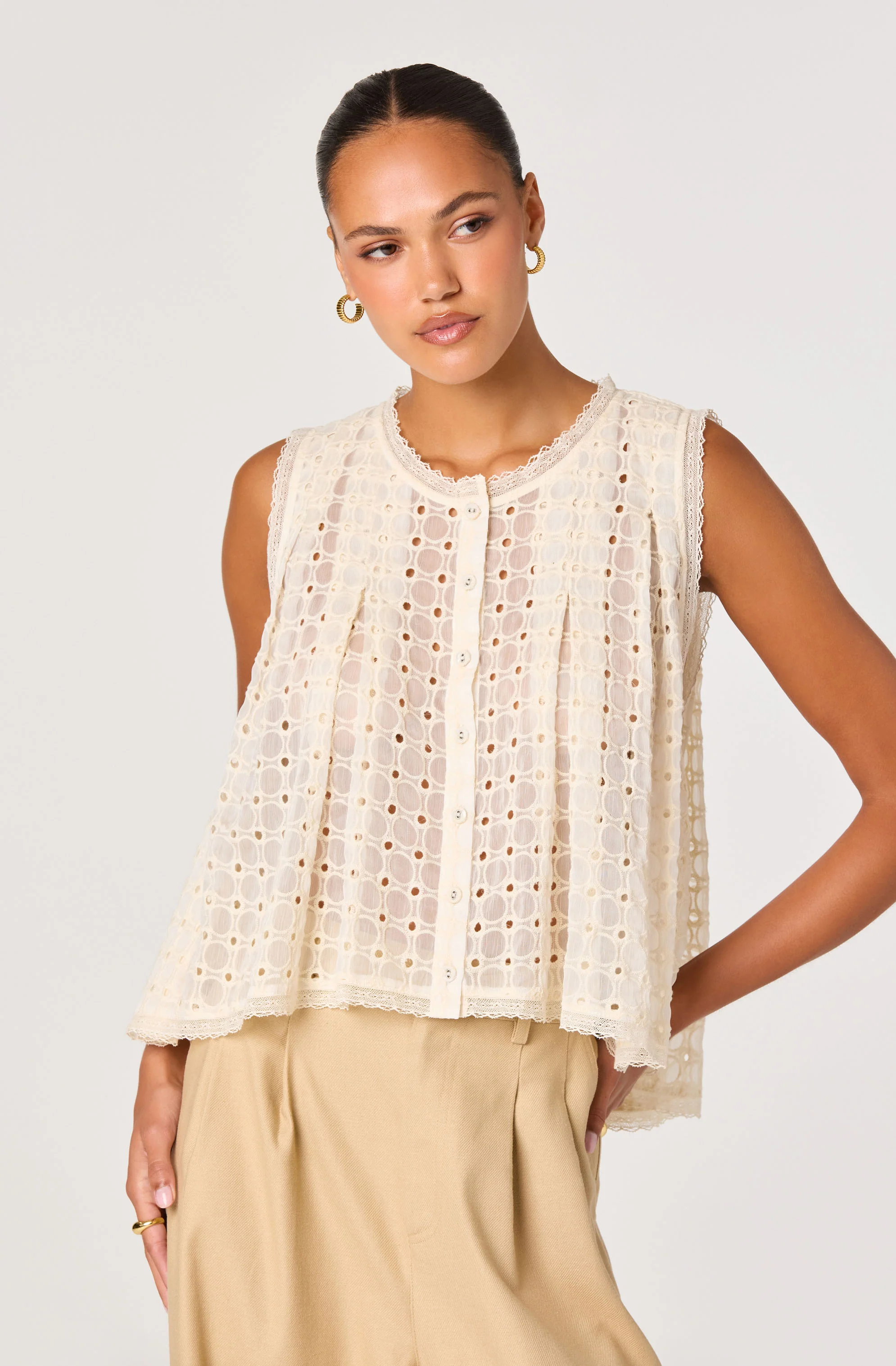 Alisa Embroidered Eyelet High-Low Top - Image 3