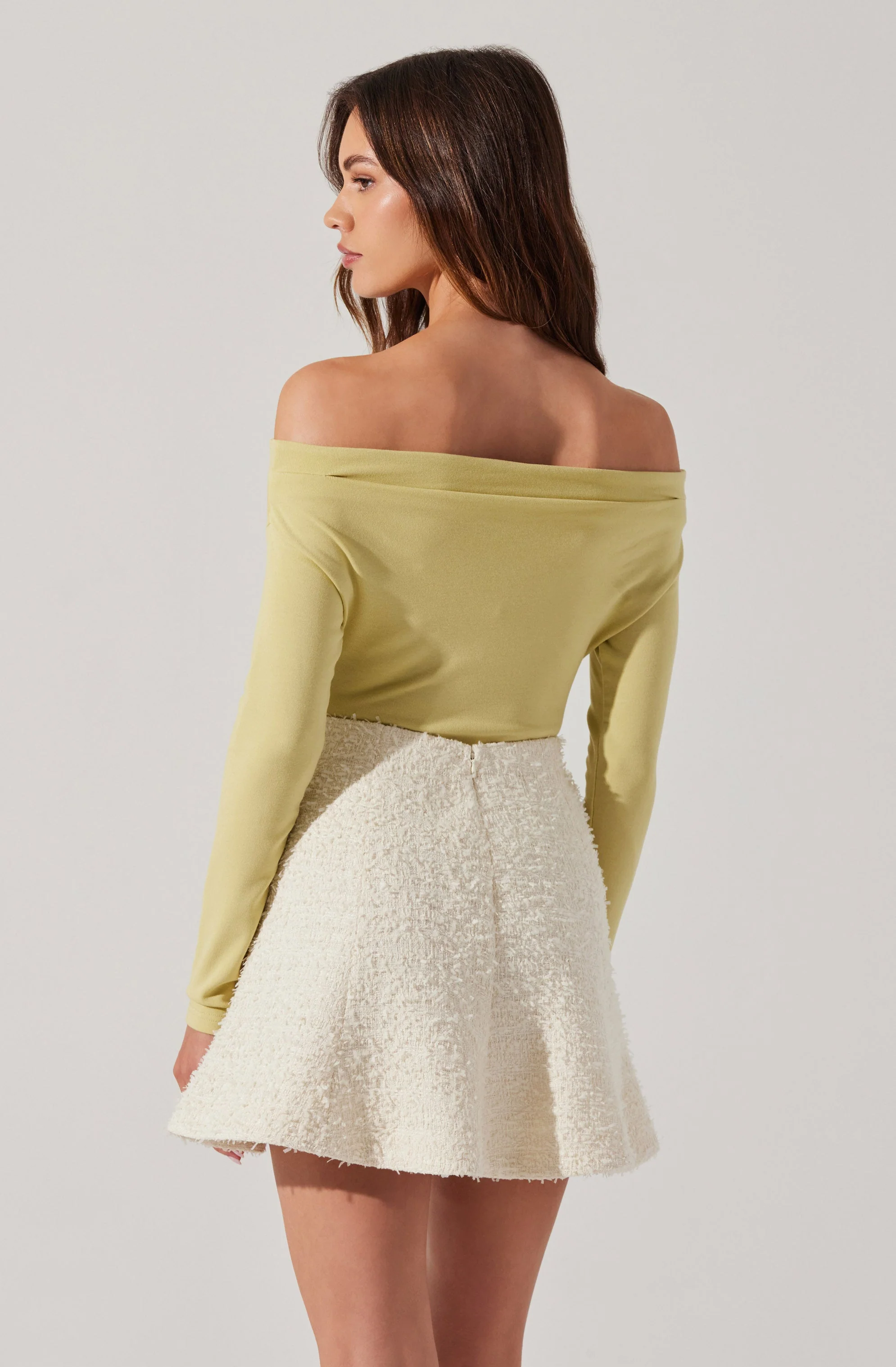 Anahi Off Shoulder Top - Image 11