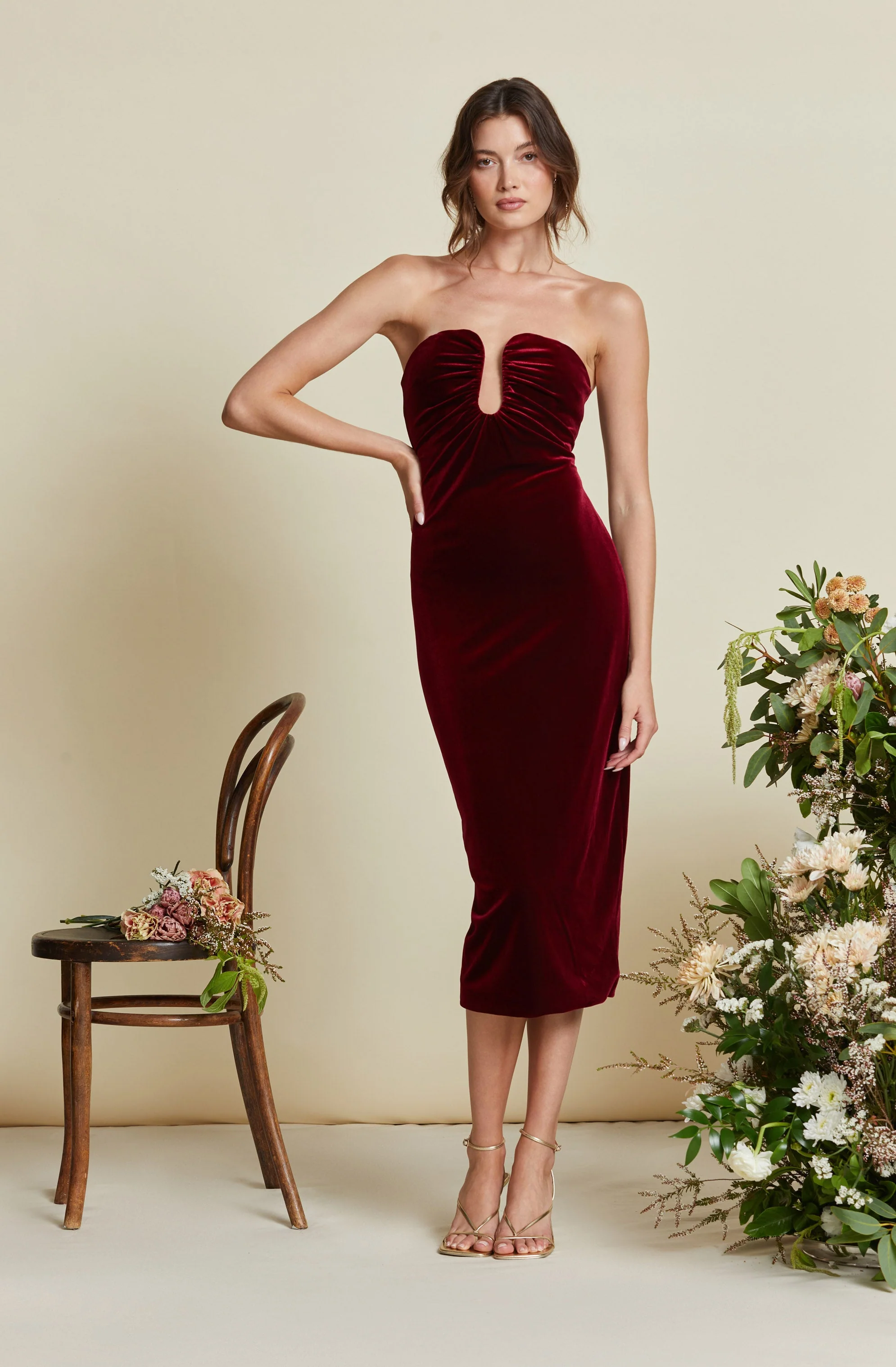 Arista Sweetheart Velvet Midi Dress - Image 12