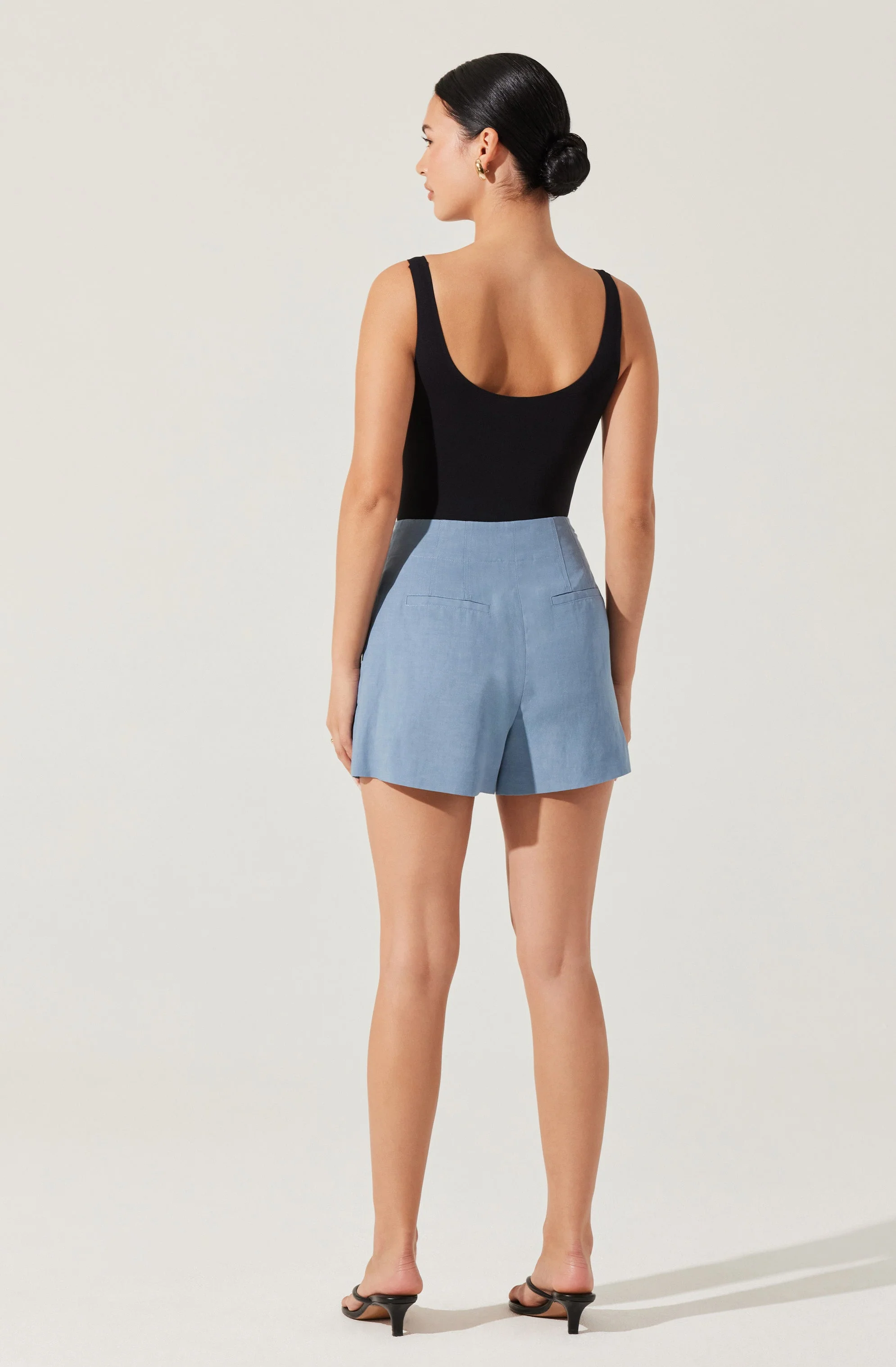 Artice Pleated Linen-Blend Shorts - Image 11
