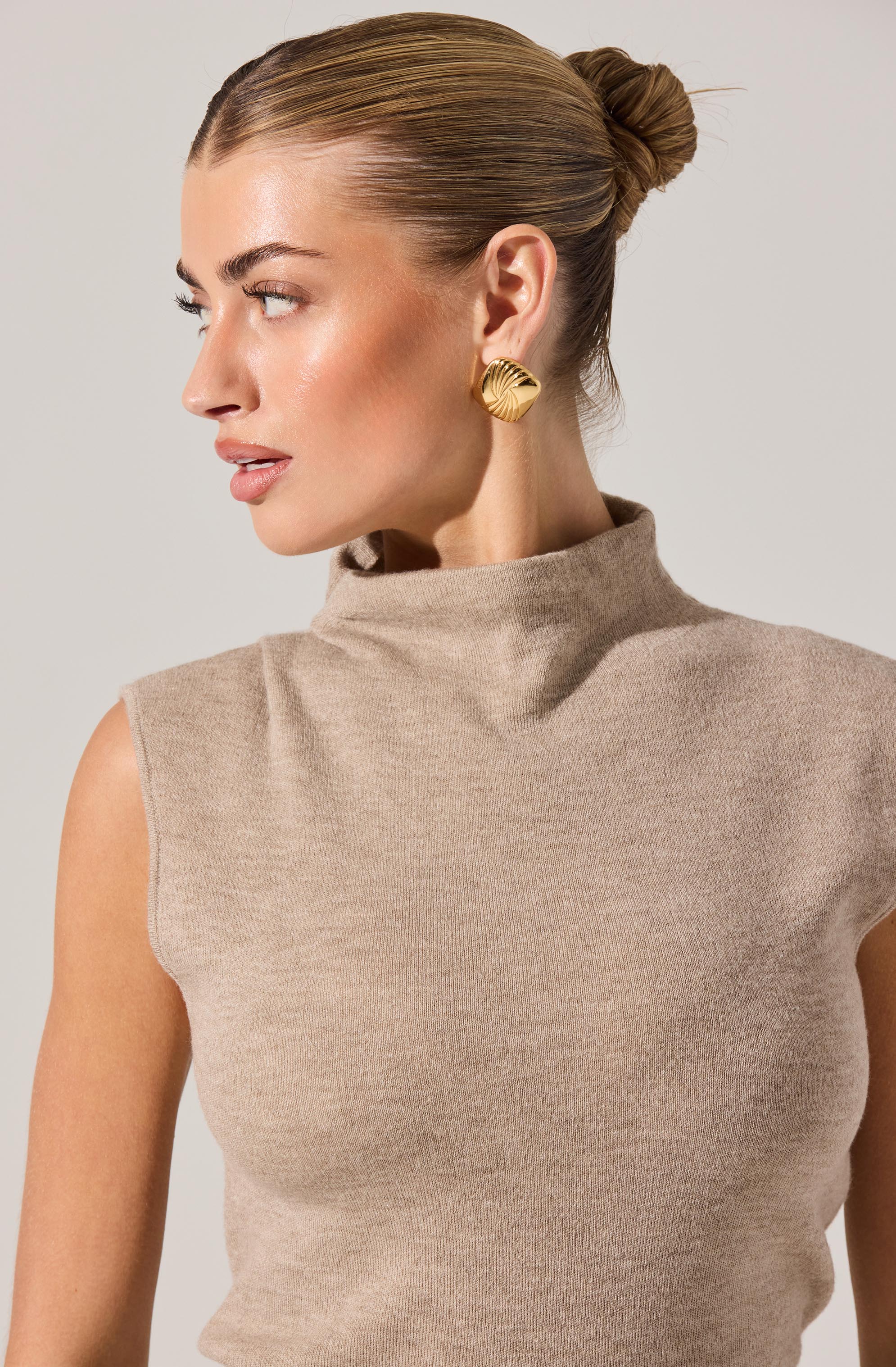 Deora Sleeveless Mock Neck Sweater - Image 11