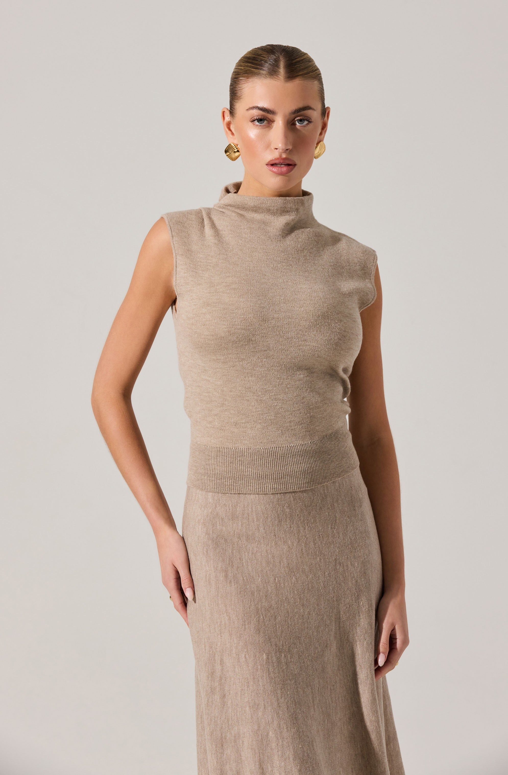 Deora Sleeveless Mock Neck Sweater - Image 12