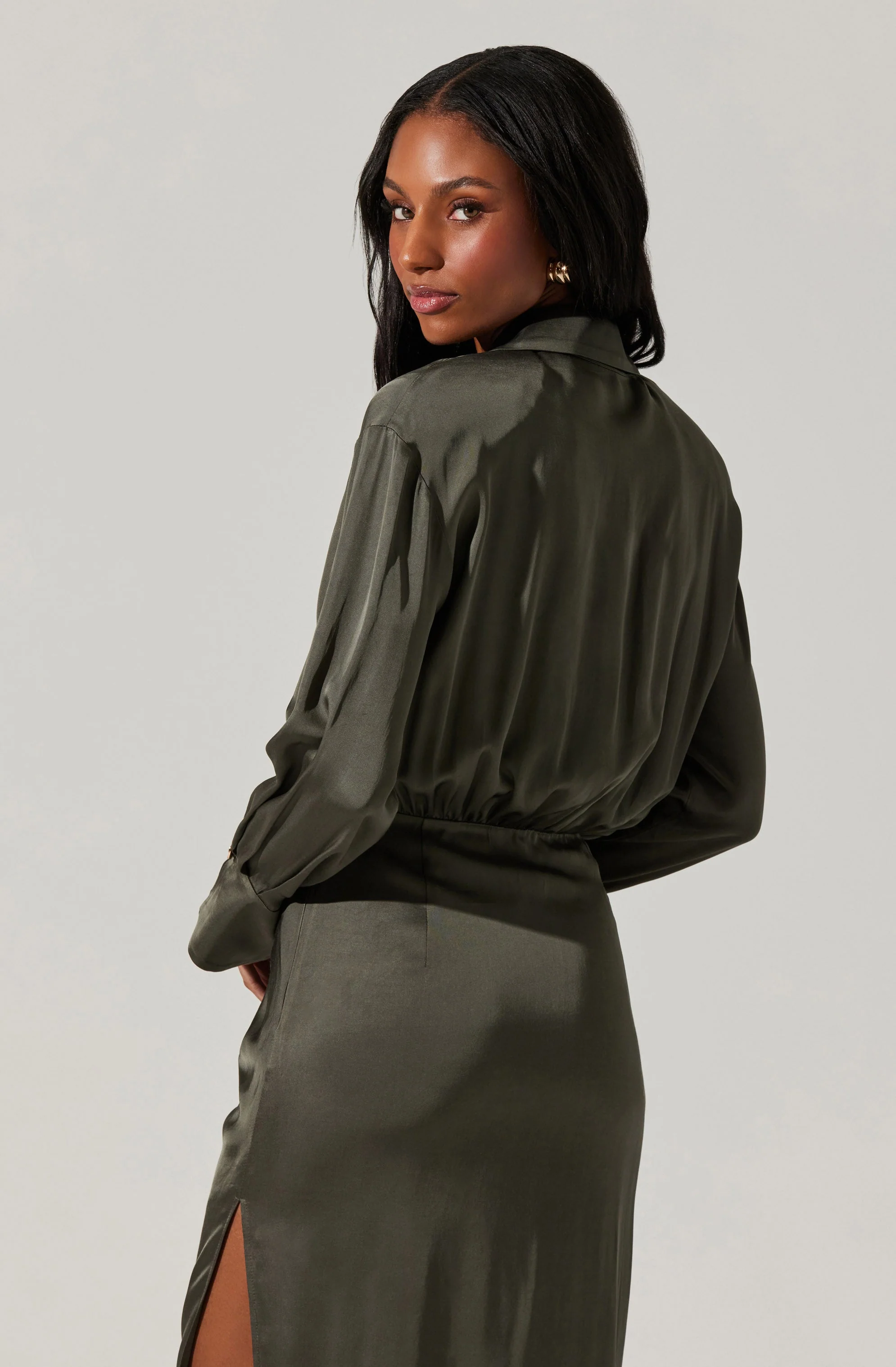 Elizabello Satin Midi Shirt Dress - Image 11