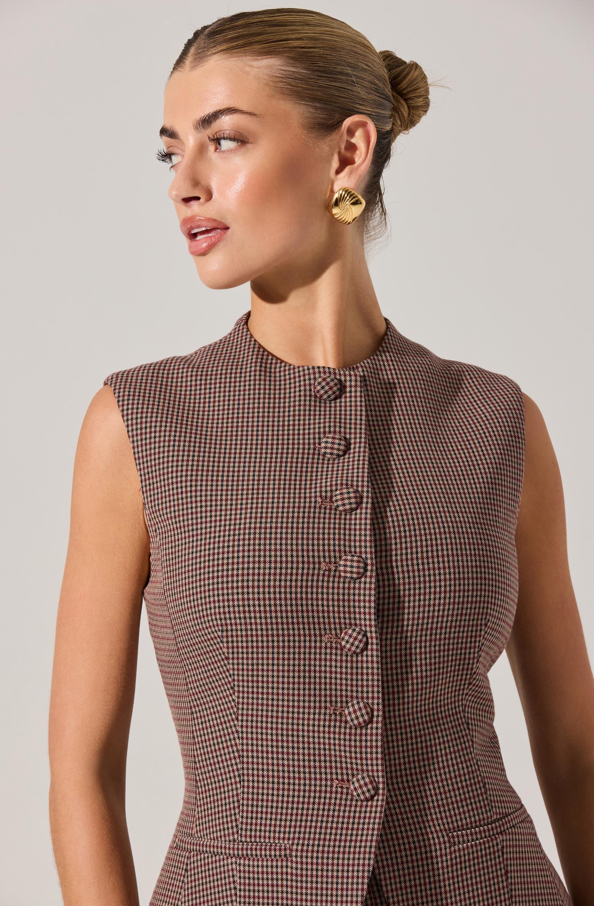 Gisselle High Neck Cutaway Vest - Image 5