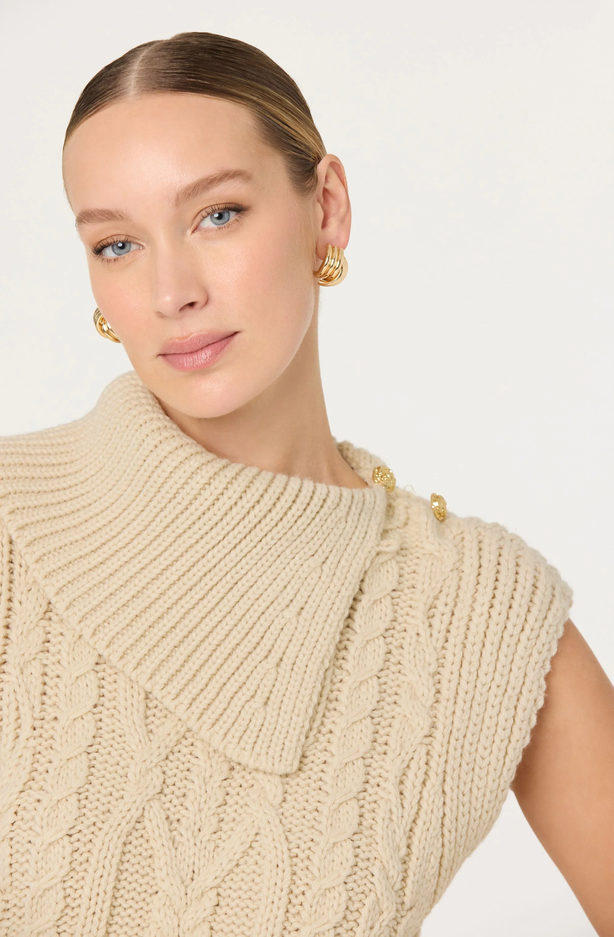 Kirstin Sleeveless Cable Knit Sweater - Image 4