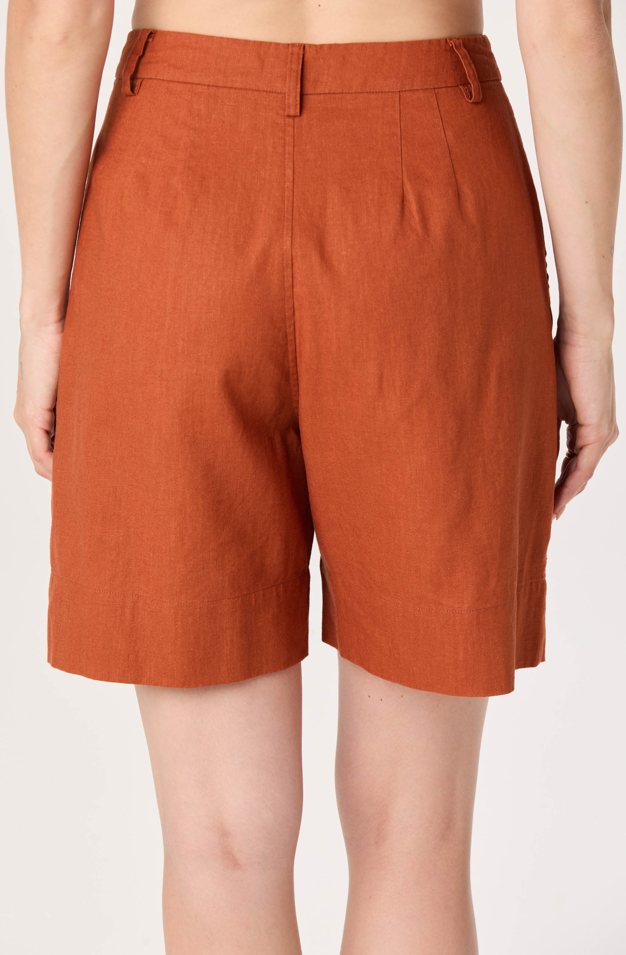 Koda Linen Pleated Shorts - Image 3
