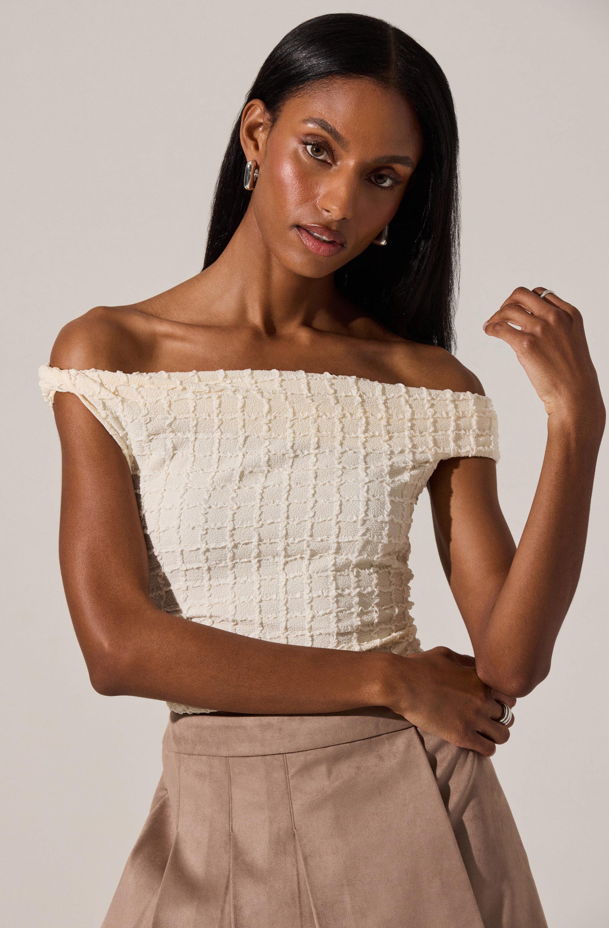 Lindy Textured Off Shoulder Top - Image 10