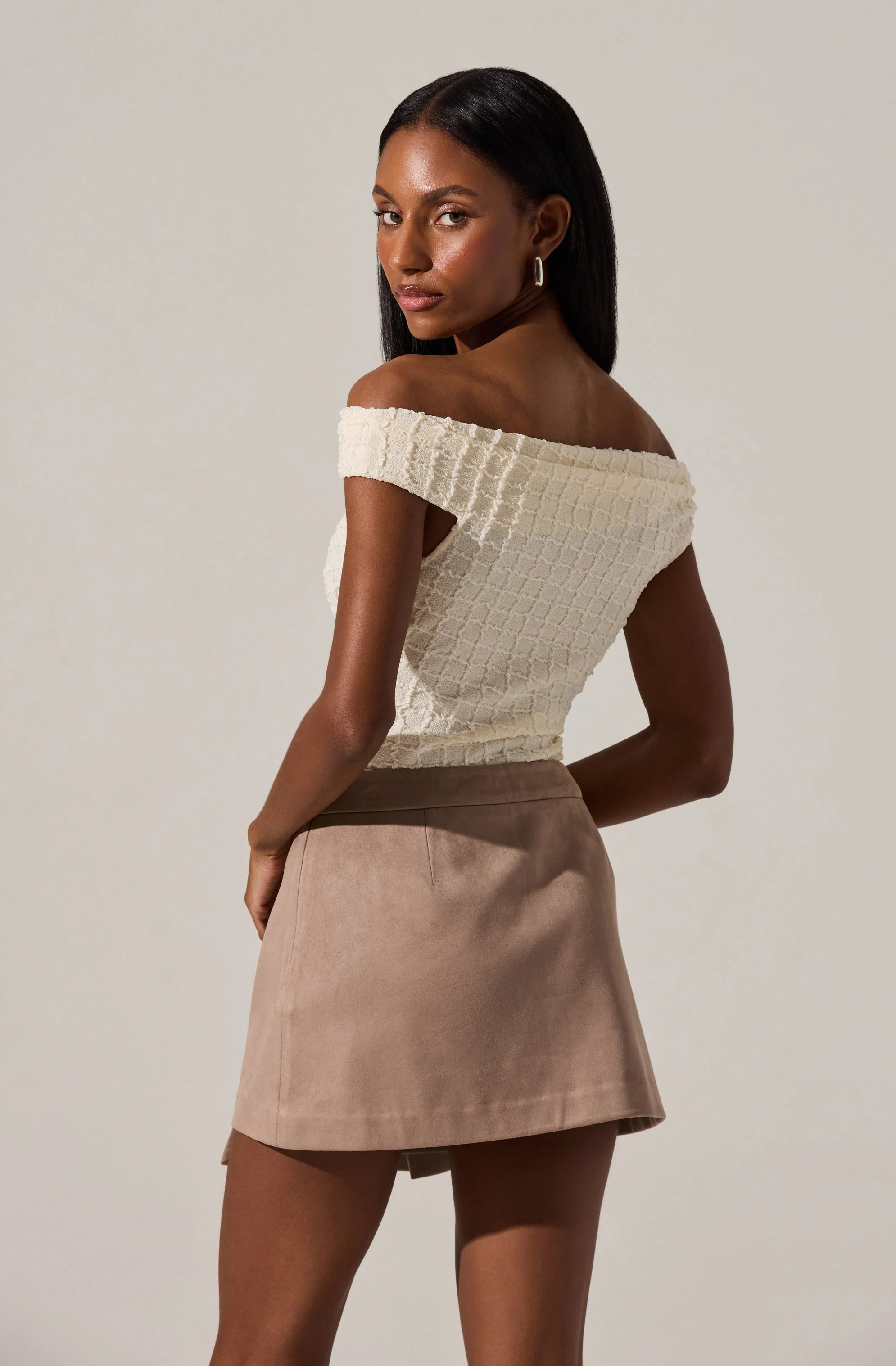 Lindy Textured Off Shoulder Top - Image 12
