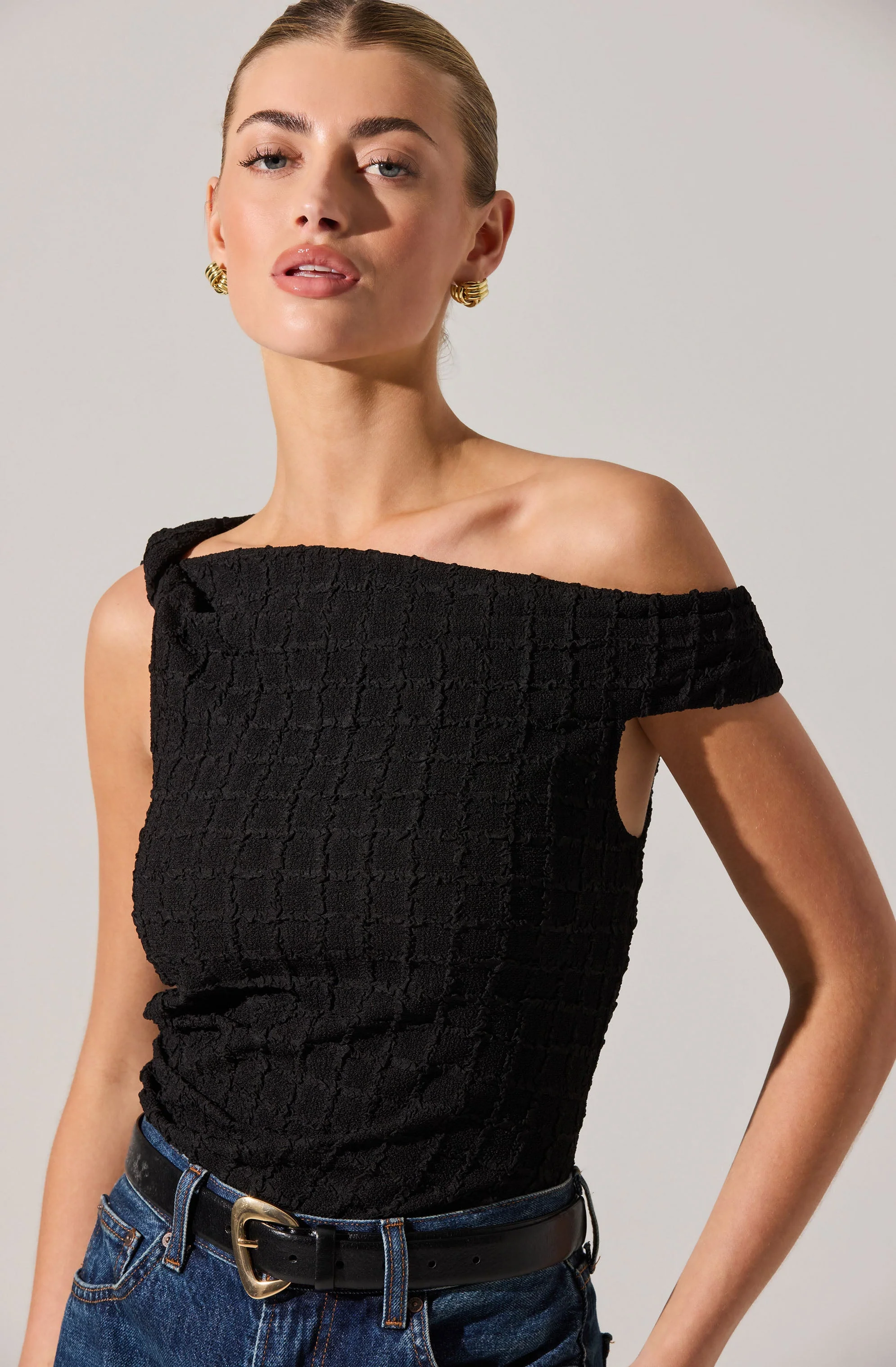 Lindy Textured Off Shoulder Top - Image 5