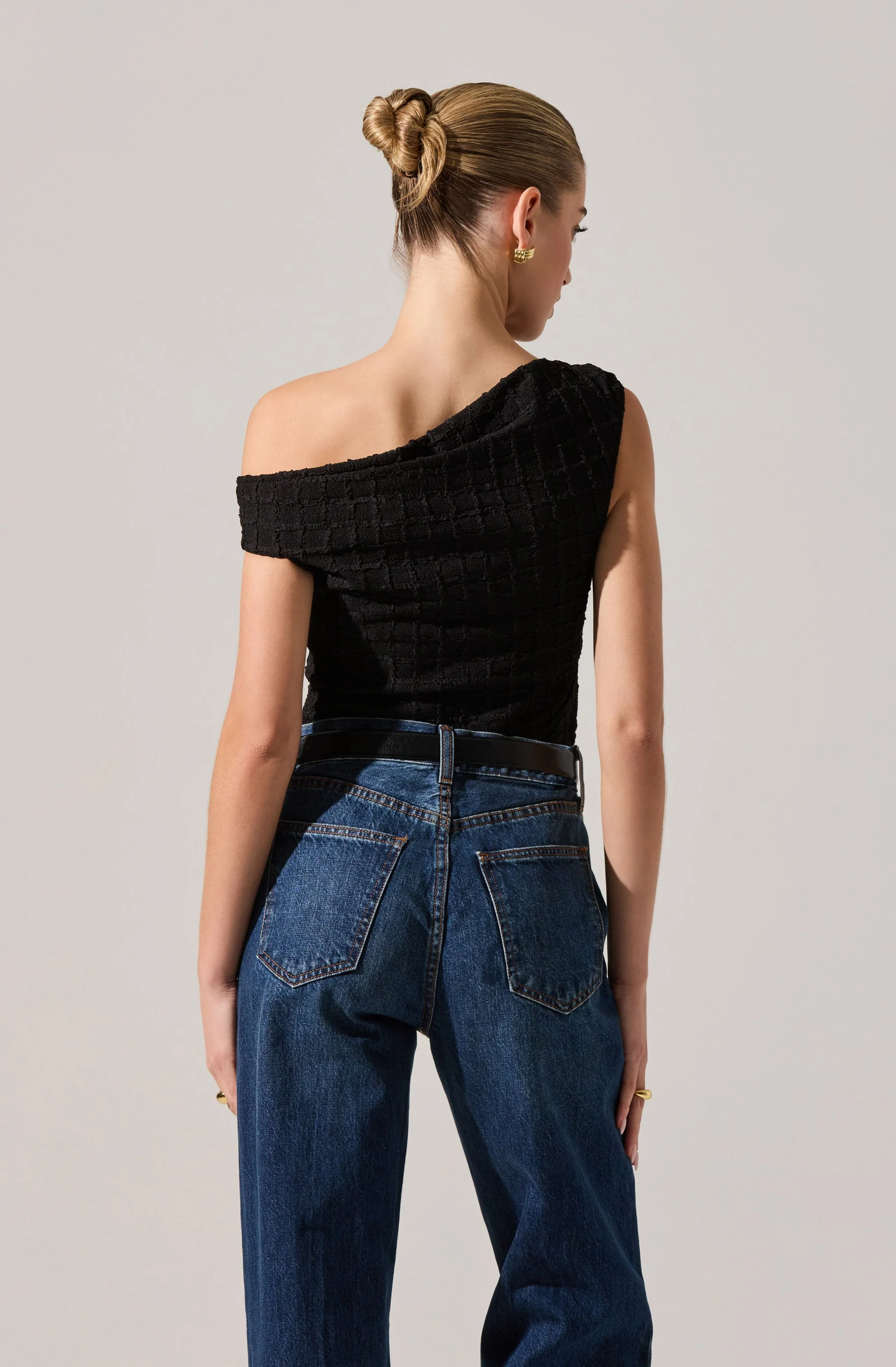 Lindy Textured Off Shoulder Top - Image 6