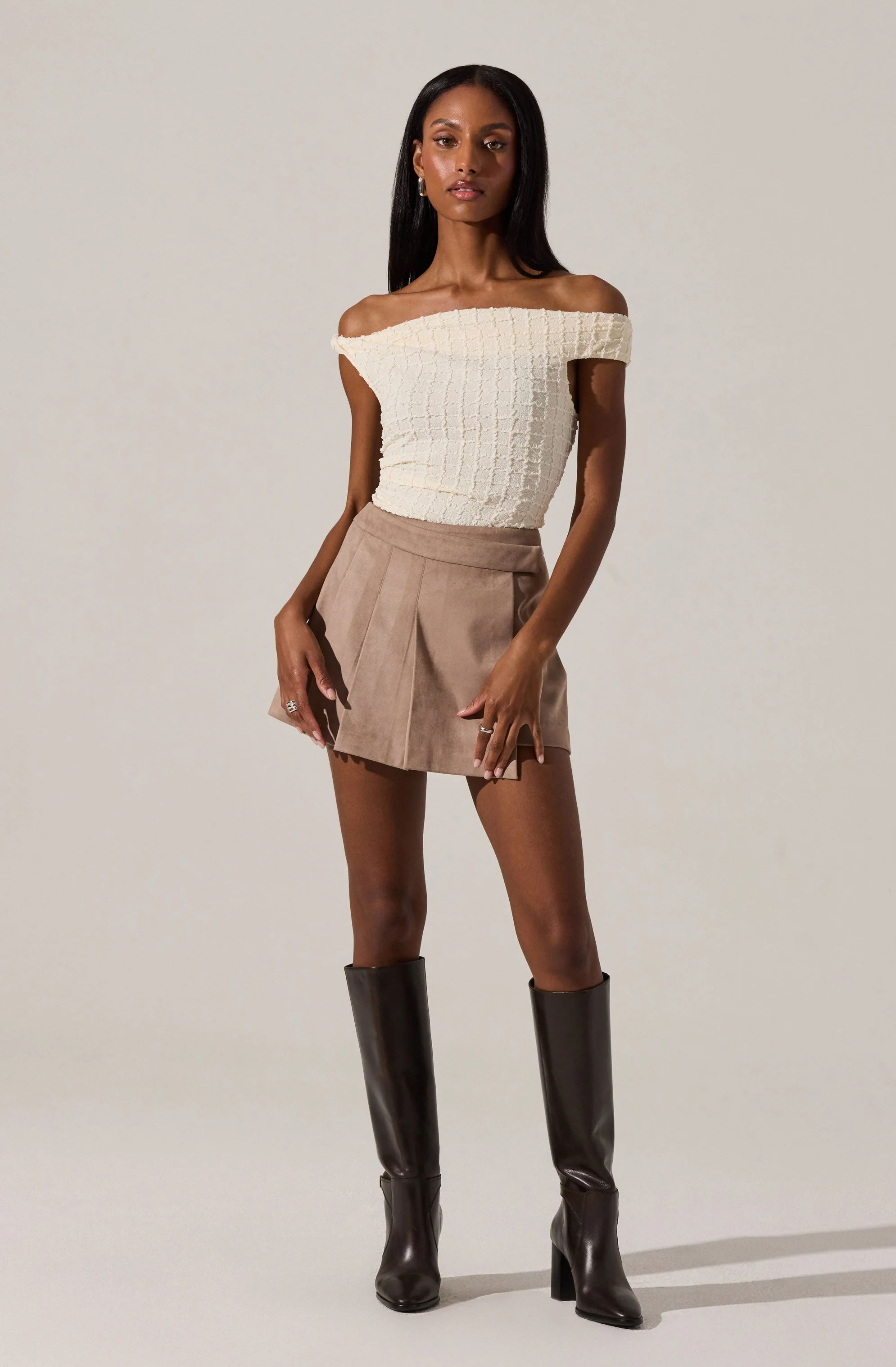 Lindy Textured Off Shoulder Top - Image 8