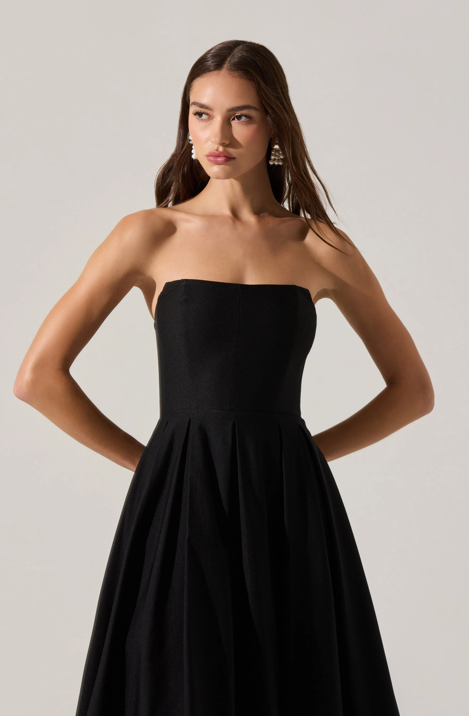Reiona Strapless Pleated Midi Dress - Image 5