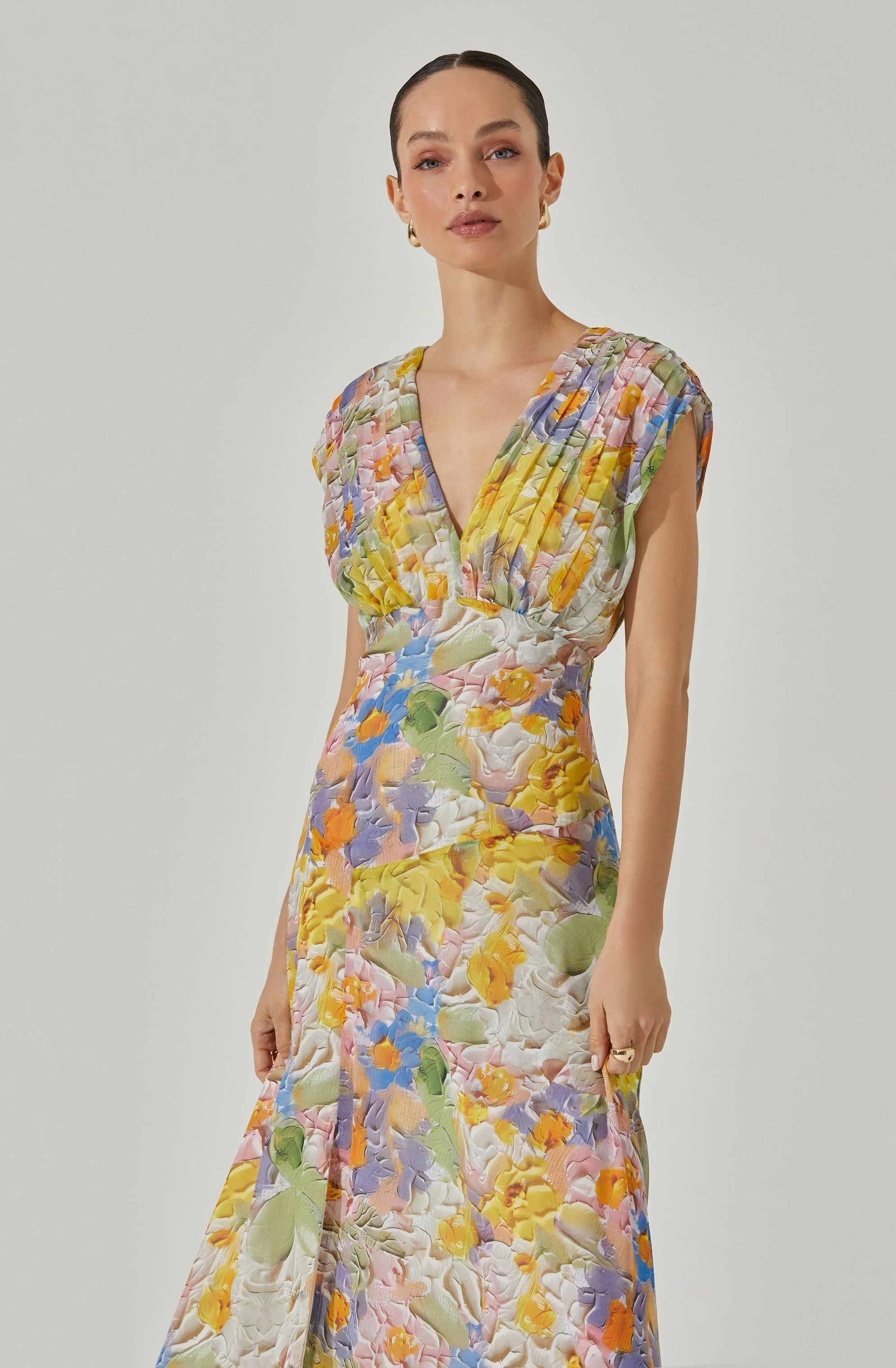 V-Neck Pleated Floral Midi Dress - Image 10