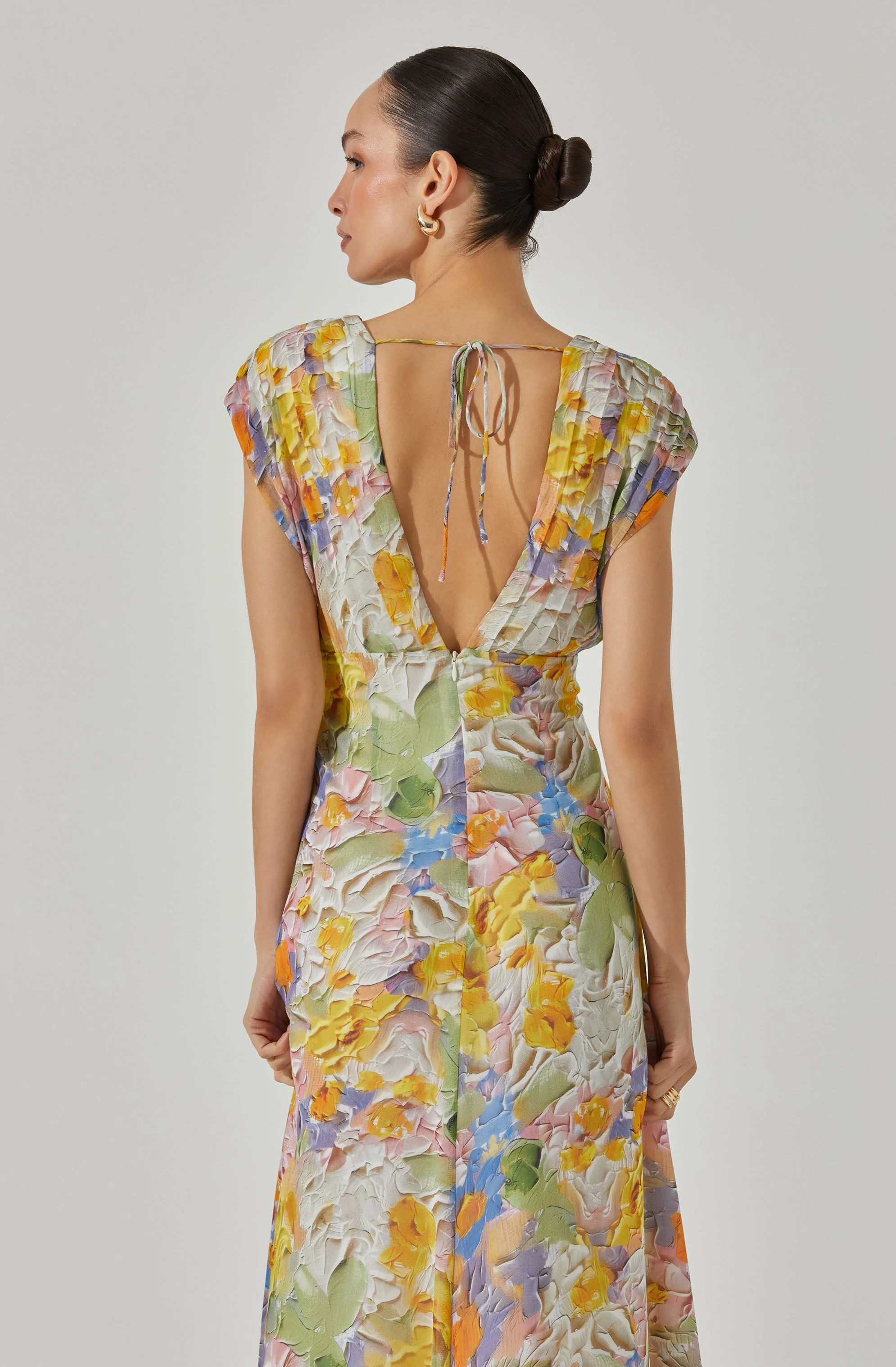 V-Neck Pleated Floral Midi Dress - Image 11
