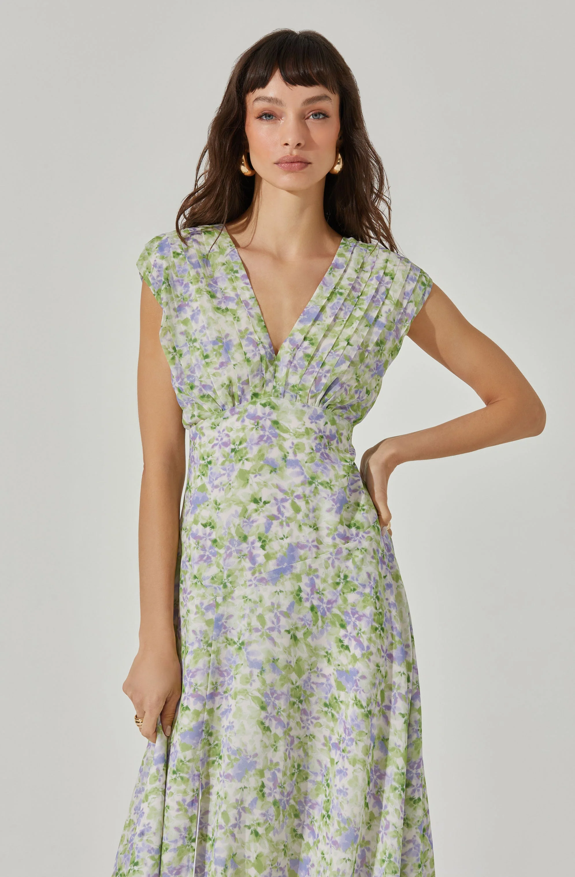 V-Neck Pleated Floral Midi Dress - Image 3