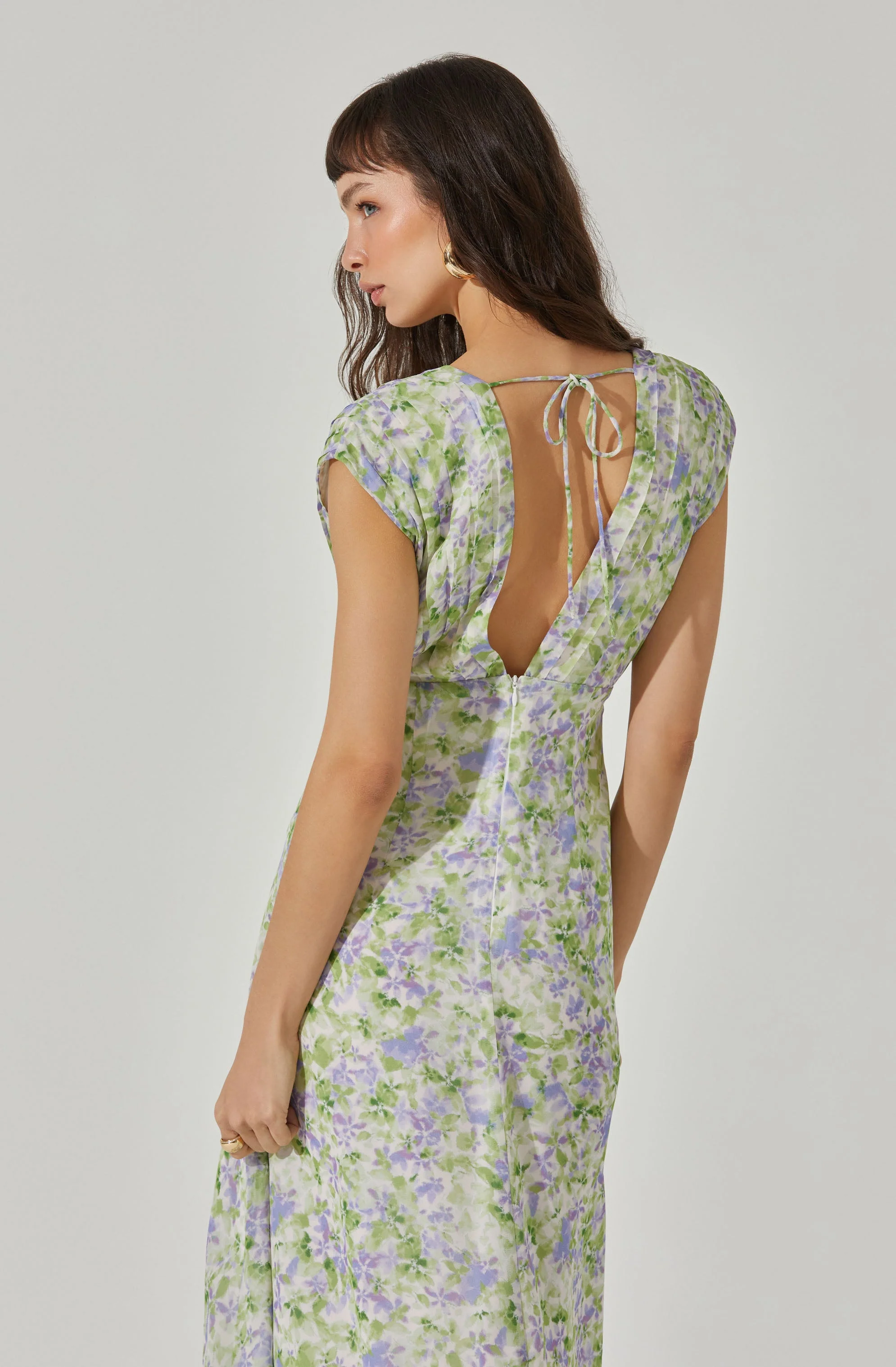 V-Neck Pleated Floral Midi Dress - Image 6