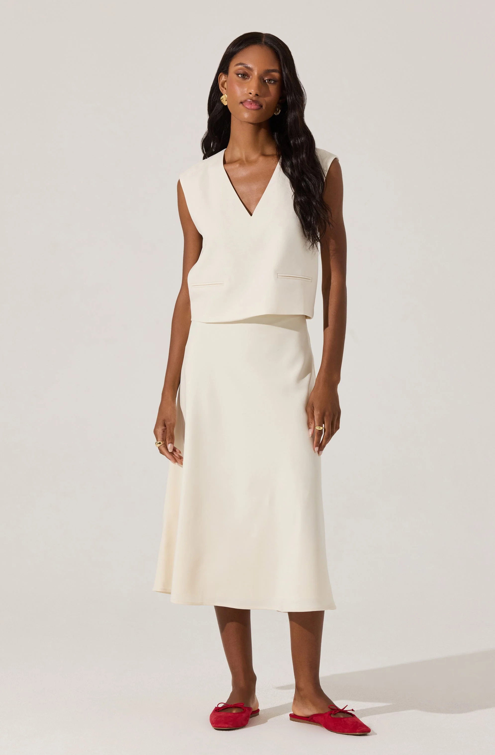 V-neck Tailored Sleeveless Top - Image 2